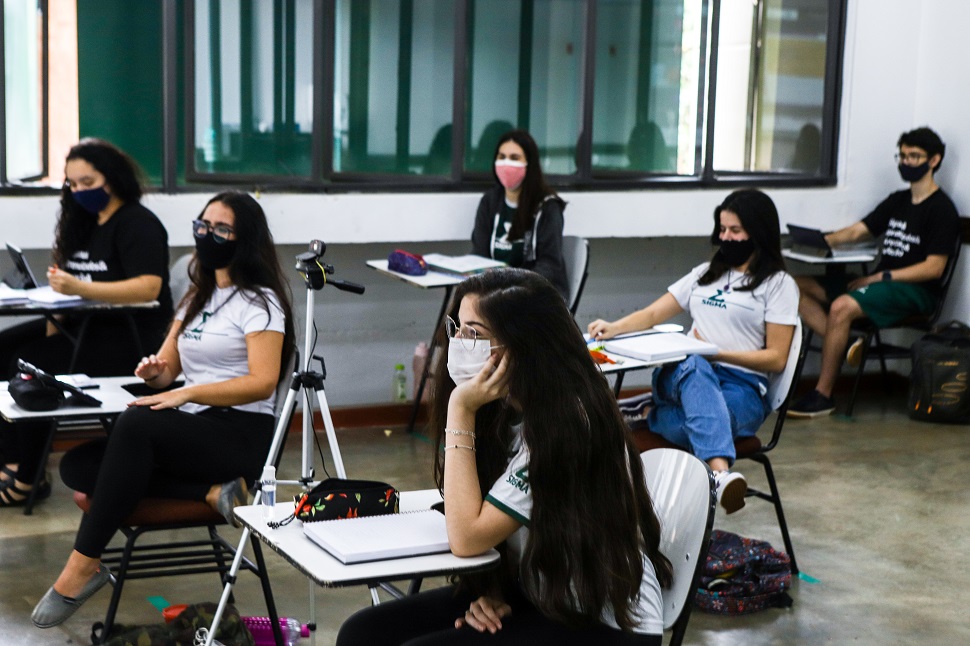 Alunos do Ension Médio do Sigma preparando-se para o vestibular